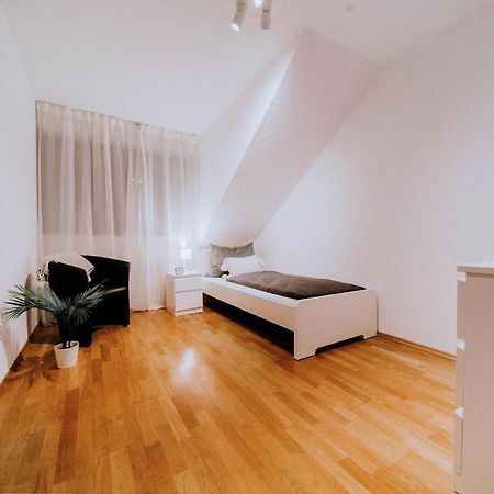 Grosse 3 Zimmer Ferienwohnung Koblenz Wallersheim Mit Pkw Stellplatz 外观 照片